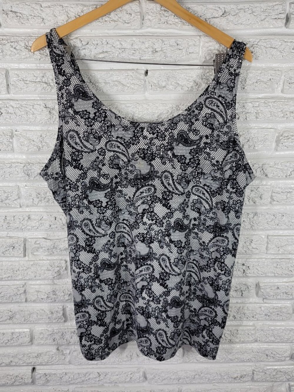 Maggie Barnes Women's Plus Camisole 1X Black Paisley Tank Top Straps PAI52E